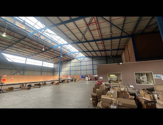 2,594M² WAREHOUSE TO LET IN SPARTAN